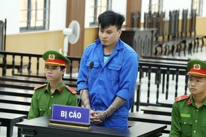 Sau va chạm với con chó, thanh niên chém 2 cha con hàng xóm thương vong