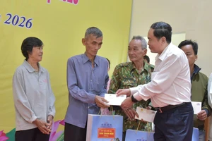 Chủ tịch Quốc hội Trần Thanh Mẫn thăm, tặng quà Tết tại Đồng Tháp