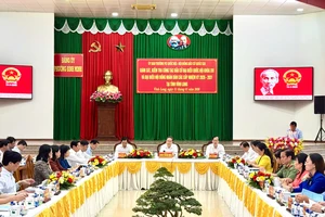 Chủ tịch Quốc hội Trần Thanh Mẫn làm việc với Ủy ban bầu cử tỉnh Vĩnh Long