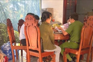 Đồng Tháp: Điều tra nguyên nhân 2 người chết, 3 người nhập viện sau khi uống rượu ngâm