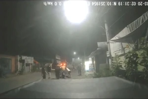 Rượt đuổi, đập phá ô tô vì hiểu lầm khi mua bán sầu riêng