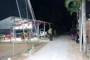 Đồng Tháp: Nghi phạm cầm dao cố thủ trong nhà sau khi gây án mạng