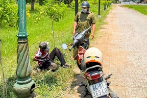 Cần Thơ: Bắt quả tang người đàn ông cắt trộm dây cáp điện giữa ban ngày