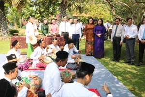 Phó Chủ tịch nước Võ Thị Ánh Xuân dự Ngày hội Văn hóa các dân tộc tỉnh Vĩnh Long