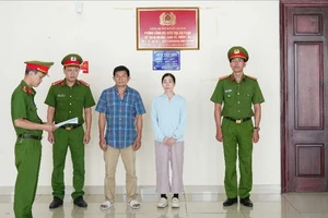 Cần Thơ: Khởi tố cặp vợ chồng sản xuất, buôn bán nước hoa giả