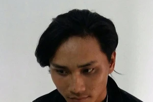 Dừng xe xem đánh nhau, 2 thanh niên bị đâm