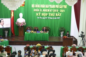 Kiến nghị xem xét việc chi tiền ngân sách cho đội bóng