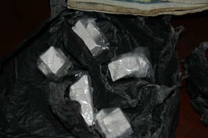 Trên đường đi bán ma túy cho người nghiện thì bị bắt