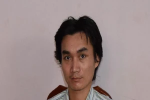 Khởi tố kẻ đầu độc cha ruột bằng xyanua