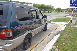 25% người thi lái xe rớt vì cán đinh, quên đèn xi nhan…