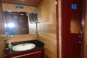 Chùm ảnh: Đường sắt đổi mới bắt đầu từ... cái toilet