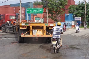 Đề nghị sớm bàn giao cảng, bến sông cho TP.HCM