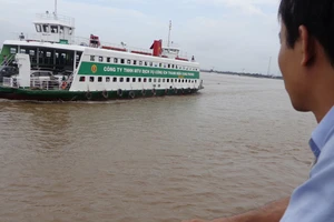 Những chuyến phà cuối năm qua phà Bình Khánh