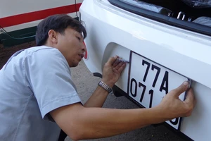 Thời sự qua ảnh: Sắm xe hơi chơi mùa tết