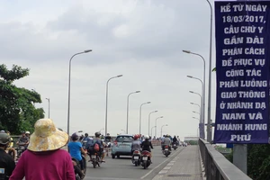 Phân luồng, đẩy kẹt xe từ trên mặt xuống chân cầu chữ Y