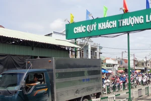 Đường thông hè thoáng trong ngày giỗ Tổ