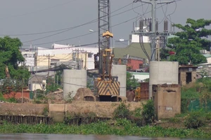 Chậm xây cầu đường sắt Bình Lợi vì cơ quan 'giẫm' nhau