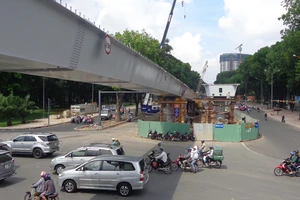 Hai cầu vượt vào sân bay thông xe trước hai tháng