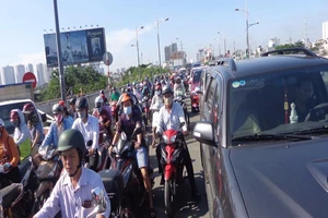 Tốc độ lên xuống nhánh rẽ cầu Nguyễn Văn Cừ 30 km/giờ