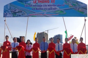 Sáng nay, thông xe 2 nhánh cầu Nguyễn Văn Cừ