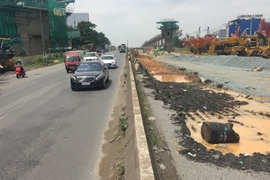 Ngổn ngang công trình mở rộng xa lộ Hà Nội 