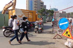 Không cấp phép cho nhà thầu để lô cốt bầy hầy