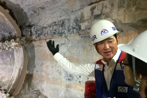 Robot 'khủng' chuẩn bị khoan hầm metro số 2