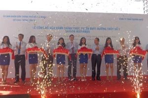 Chùm ảnh: Tuyến buýt sông số 1 bắt đầu hoạt động