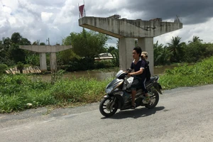 Bình Chánh: Cầu vẫn chờ, đường vẫn đợi