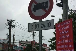Khẩn trương thay biển báo cấm xe tải vào nội đô