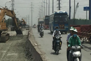 Gấp rút hoàn thiện cầu, đường nối thông quận 2 với quận 9