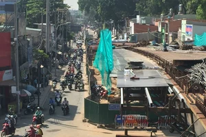 Làm xong cầu vượt ngã 7 Phạm Văn Đồng trước Tết Kỷ Hợi