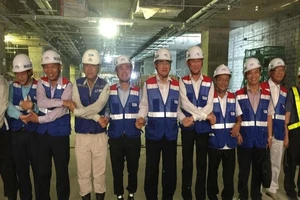 Bí thư Nguyễn Thiện Nhân thị sát tuyến metro số 1