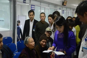 Mệt mỏi chờ khám ở BV Xanh Pôn