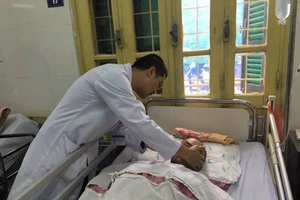 Hy hữu: Té xe đạp bị cành cây đâm xuyên hộp sọ