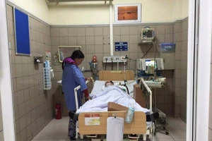 Thêm 4 bệnh nhân nhập viện do ngộ độc rượu methanol