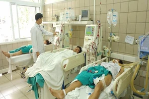 7 sinh viên nhập viện do ngộ độc rượu chứa methanol