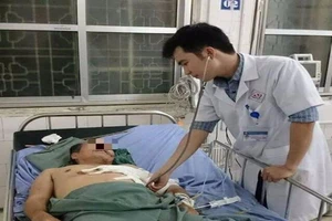 Cứu người bệnh bị tai nạn phổi lộ ra ngoài lồng ngực