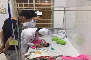 Thông báo sinh con trai nhưng sản phụ được trao bé gái