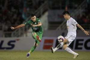 Merlo đánh bại thầy trò Kiatisak 