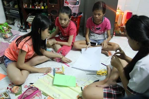 Tự tay làm hoa nhung, thiệp giấy tặng thầy cô