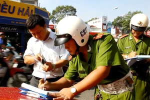 Ô tô đỗ bậy có thể bị cẩu về trụ sở CSGT