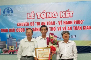 Bác tài sáng tác thơ, vè về an toàn giao thông