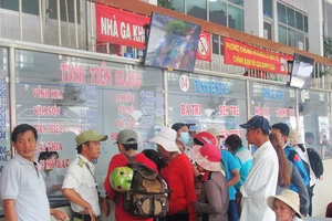 TP.HCM: Chen nhau mua vé về quê dịp tết Dương lịch 