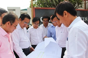 'Đường còn nguyên xi, mỗi năm bỏ 100 triệu làm gì?'