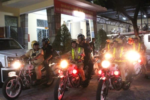 Mật phục, trà trộn vào đoàn đua bắt 'quái xế'