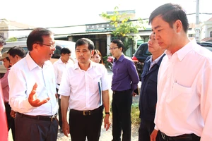 'Dân không có nước xài mà còn ngồi đây bàn thủ tục'