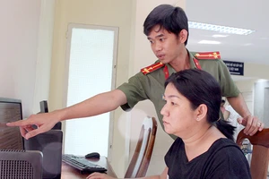 Chùm ảnh: Hướng dẫn cách làm hộ chiếu chỉ mất 15 phút