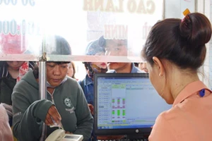 Vé xe về miền Tây tăng đến 40% dịp tết Âm lịch