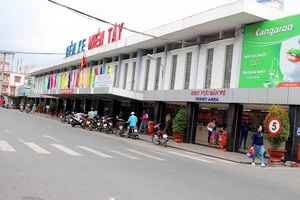 Bến xe miền Tây vắng hoe ngày đưa ông Táo về trời